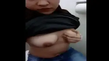 ABG Jilbab Hitam Colmek Basah Di Toilet Umum Hot poster