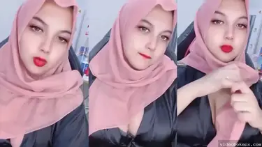 Bokep Hijab Live Pamer Dada Jumbo Basah poster