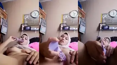 Bokep Jilbab Ukhti Ketagihan Colmek Sampai Puas poster