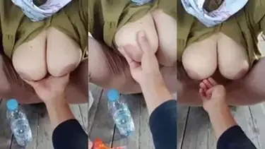 Dokumentasi Gadis Cantik Live Bersantai Kasur poster