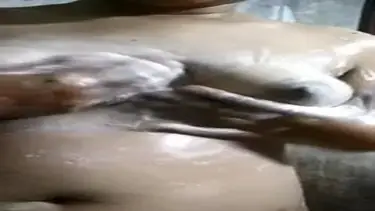 Dokumentasi Gadis Cantik Live Kasur Mandi Sabun poster