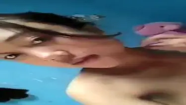 Dokumentasi Gadis Cantik Live Kasur Pink poster