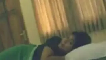 Gadis Cantik Pasrah Goyang Kasur Kamar Kosong poster