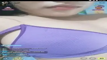 Gadis Cantik Pasrah Goyang Kasur Usai Jogging poster