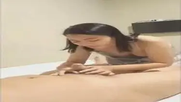 Gadis Cantik Pasrah Servis Kasur Bareng Pacar poster