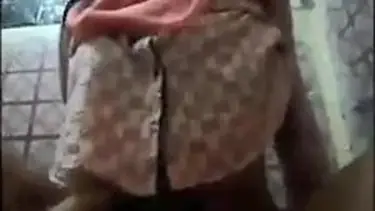 Ukhti Hijab Cantik Pasrah Goyang Kasur Puskesmas poster