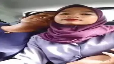 Ukhti Hijab Cantik Pasrah Goyang Kasur Taksi poster